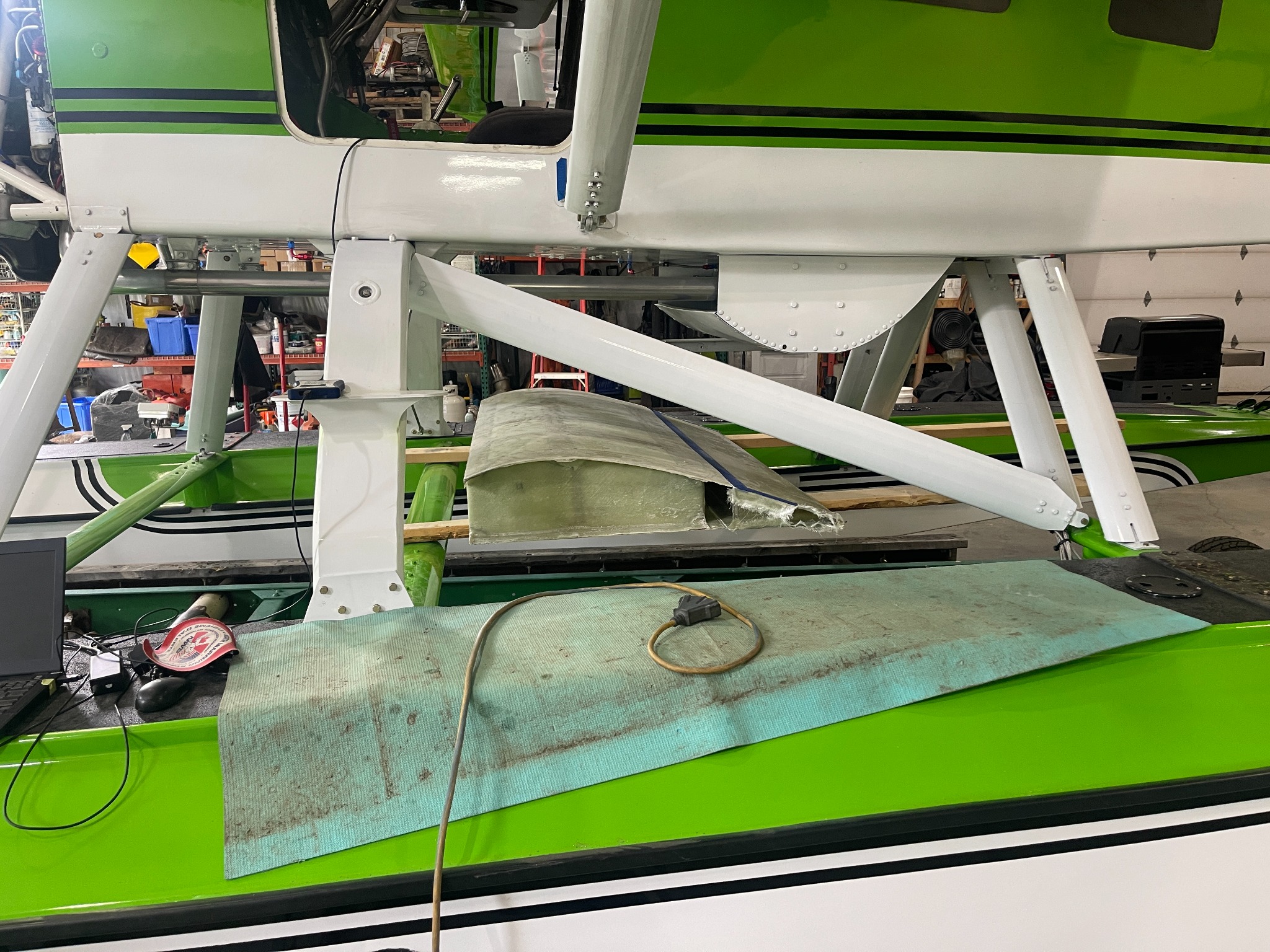 Auxiliary fuel tank prototype positioned between the aircraft floats for a fit check