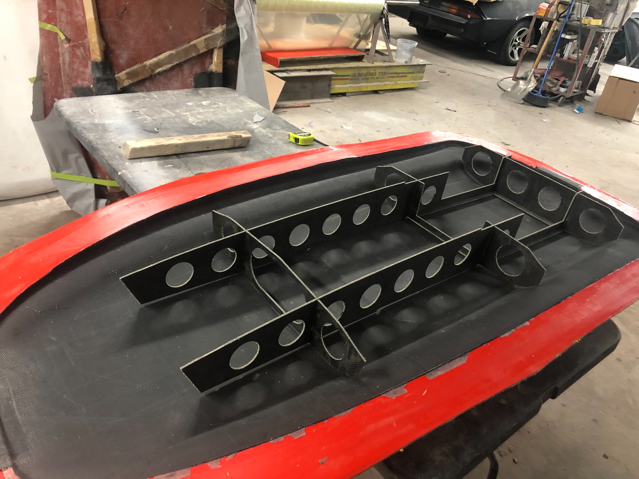 Internal structural reinforcement inside the hydrofoil board shell